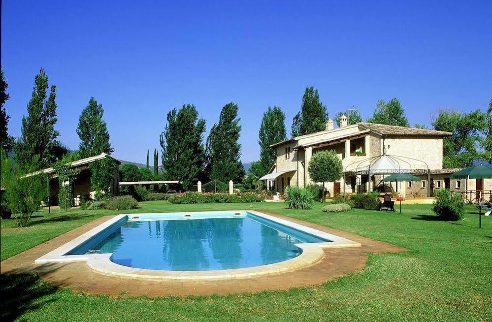 Agriturismo Le Due Torri Torre Quadrano Spello Exterior photo